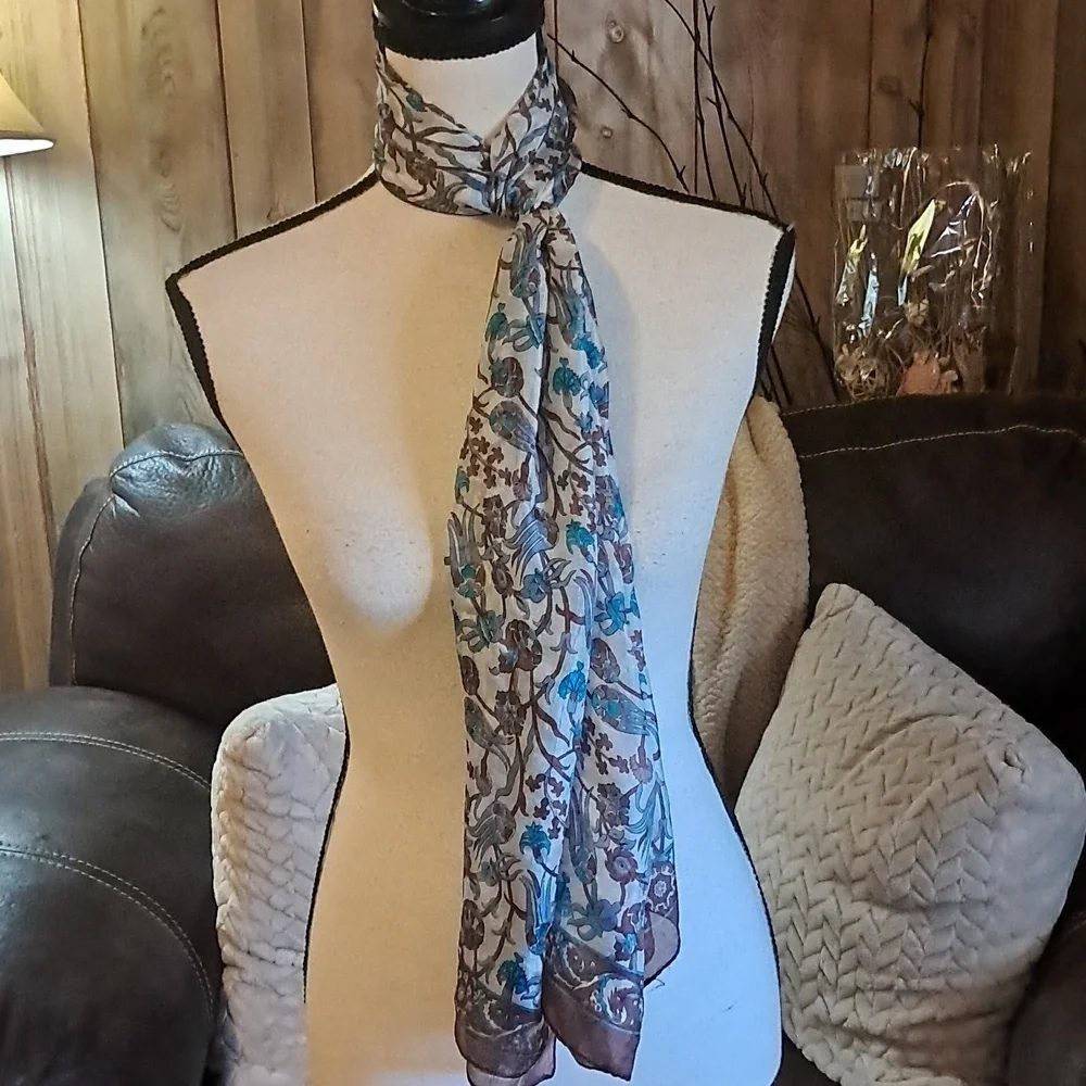 N/A elegant scarf